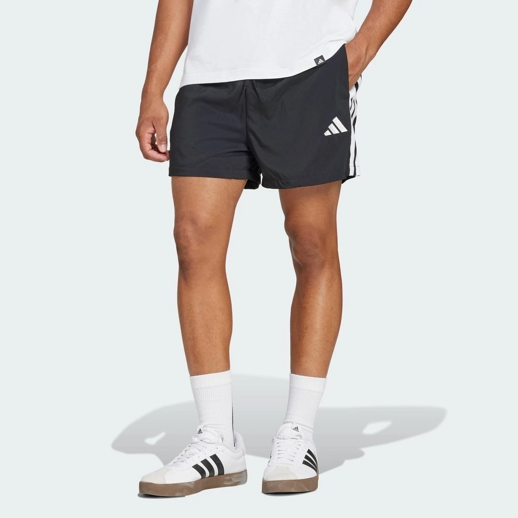 adidas ไลฟ์สไตล์ กางเกงขาสั้น 5 นิ้ว Essentials 3-Stripes Chelsea ผู้ชาย สีดำ IM7850