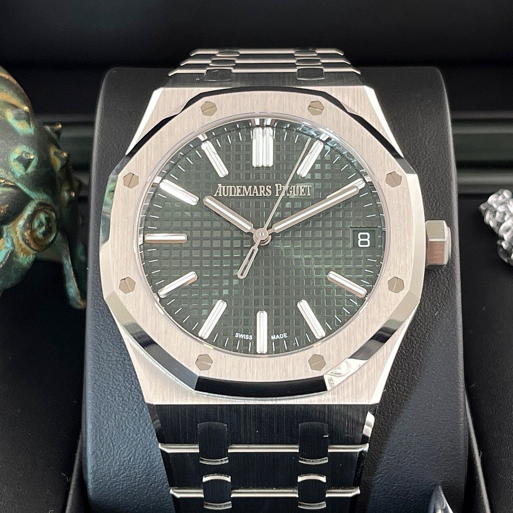 Audemars Piguet Audemars Piguet Royal Oak Green Plate 15510ST.OO.1320 ST.09