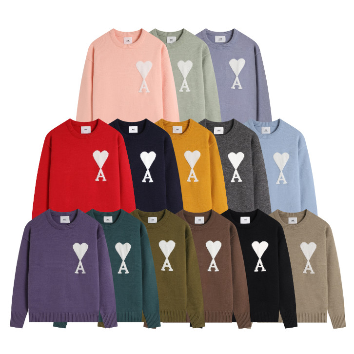 เสื้อสเวตเตอร์สีขาวทำจากผ้าวูลคอกลม