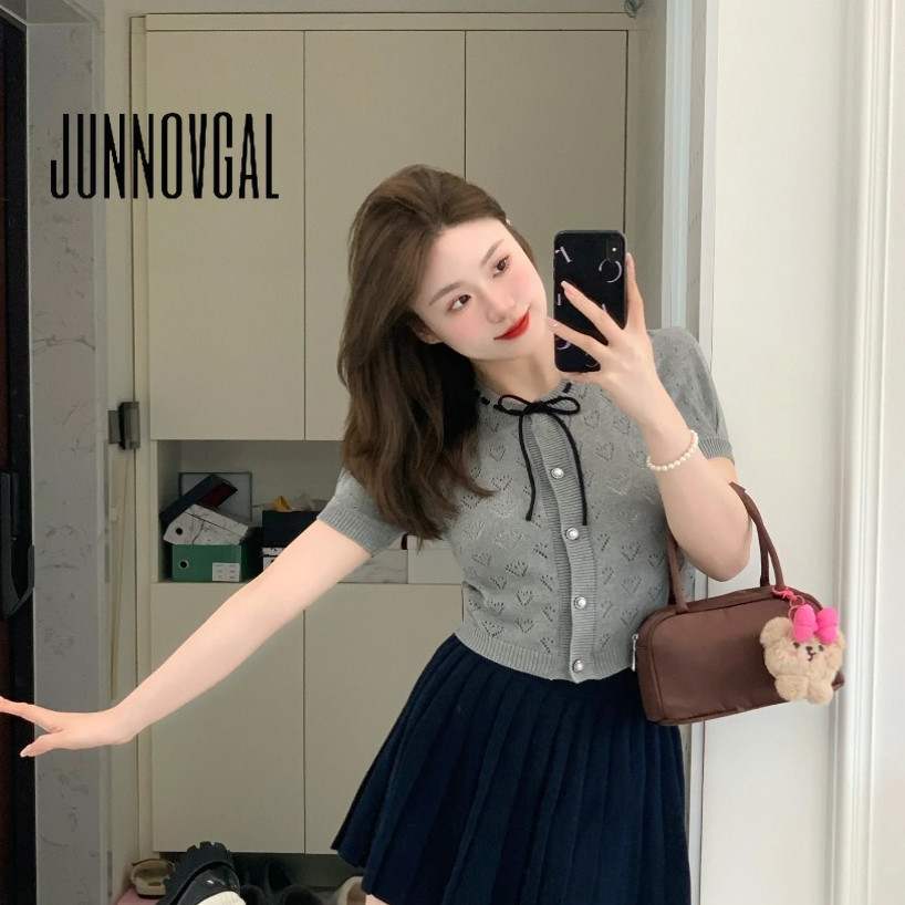 Junnovgal คาร์ดิแกนผู้หญิง 2024 สไตล์ใหม่ถักสีทึบคอกลมแขนสั้น Slim Fit