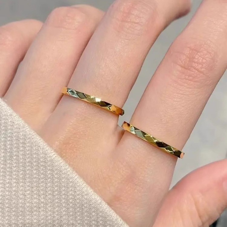 ประณีต Super กระพริบ Multi-Faceted Prism แหวนหญิง Simple Cool สไตล์ High-End Design ธรรมดาแหวนแหวนเหล็กไทเทเนียมสี Retention