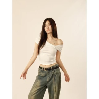 cherryshop🍒พร้อมส่ง เสื้อรัดรูปผู้หญิง เสื้อยืดปาดไหล่ ผ้ายืดทรงสวยสั้น แขนสันปาดไหล่เซ็กซี่ ดีไซน์สวย พอดีตัวทรงสวย
