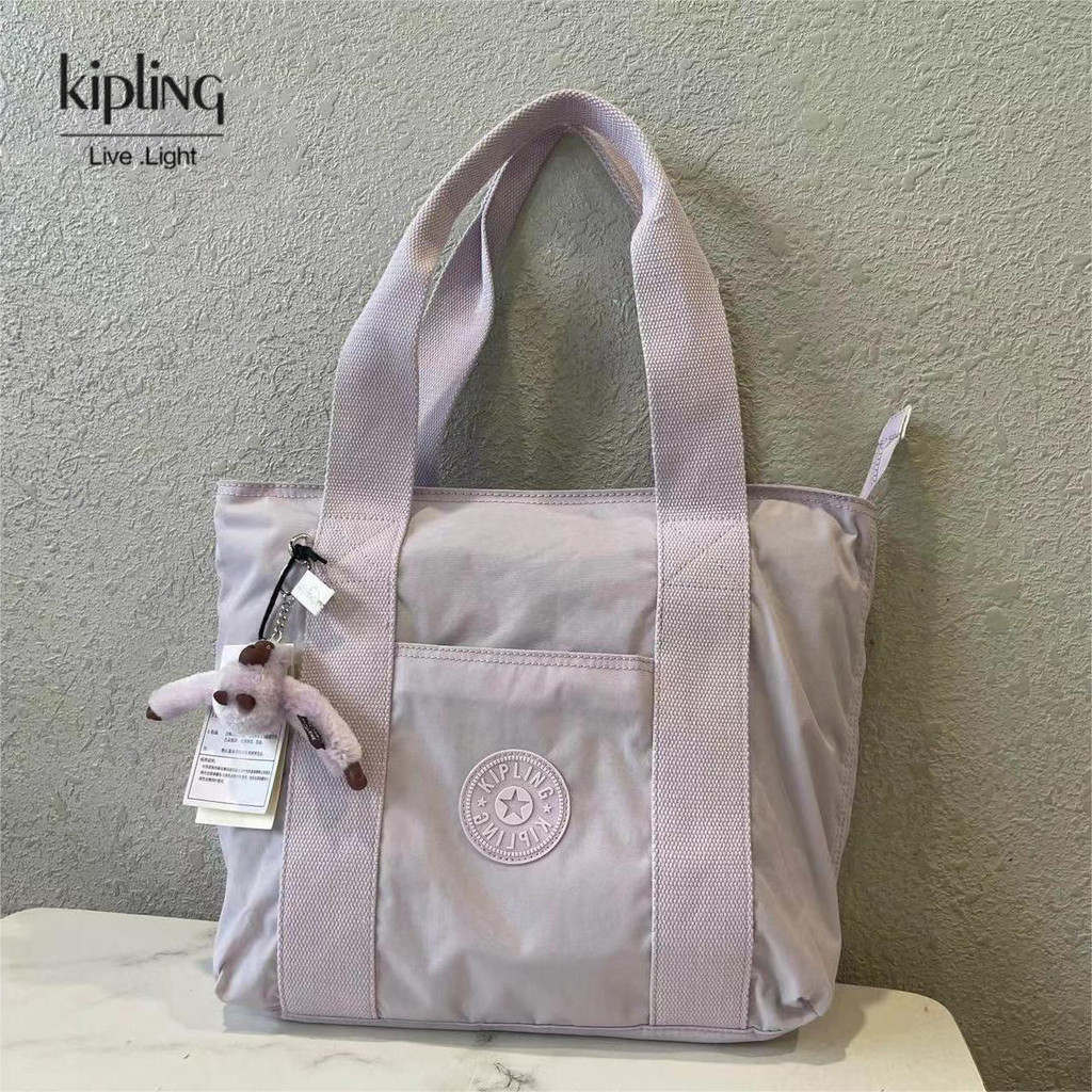 KIPLING คิปลิง กระเป๋าโท้ทแฟชั่นสตรีความจุขนาดใหญ่กระเป๋าสะพายน้ําหนักเบาพร็อพกระเป๋าสีทึบกระเป๋าเดินทางมือถือกระเป๋าช้อปปิ้ง