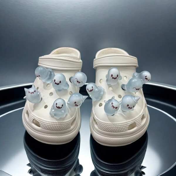 ตัวติดรองเท้า crocs ของแท้ jibbitz crocs Xiaohongshu กับเดียวกันจระเข้หลุมรองเท้าดอกไม้หัวเข็มขัดเรืองแสงสีน้ําเงินตุ๊กตาผีน้อย DIY หัวเข็มขัดรองเท้าอุปกรณ์เสริมอุปกรณ์เสริม
