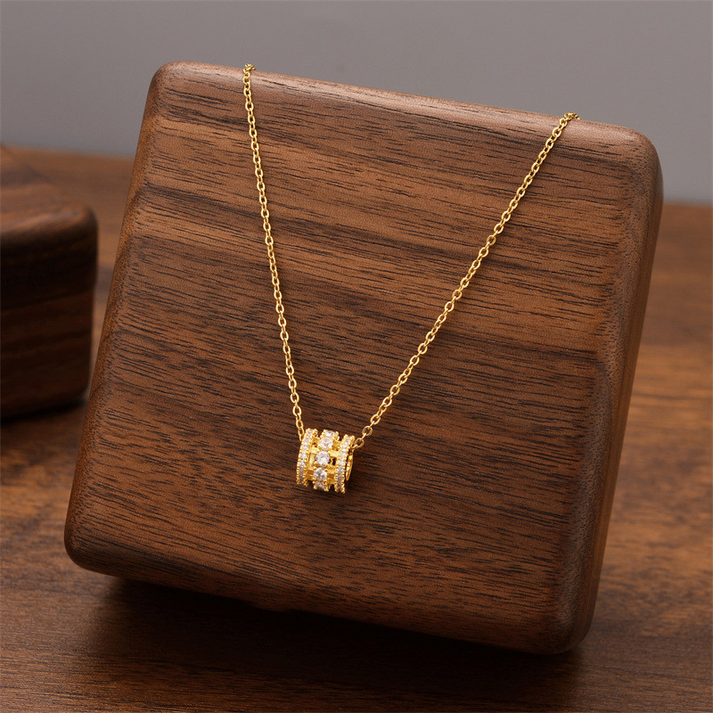 จี้เอวขนาดเล็กหรูหราเบาๆสร้อยคอเหล็กไทเทเนียมผู้หญิงแฟชั่นการออกแบบบุคลิกภาพเฉพาะหญิงโซ่ไหปลาร้าข้ามพรมแดนขายส่ง