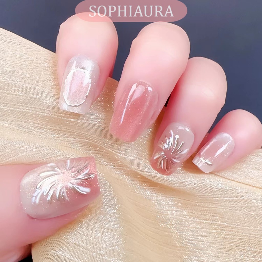 Sophiaura ดอกไม้ไฟ Cat Eye เล็บปลอมสั้นทรงสี่เหลี่ยมไล่โทนสีสีชมพูสีแดงออกแบบน่ารักกดไม่นูนบนเล็บสําหรับสาวเล็บปลอมแบบใช้ซ้ําได้ด้วยกาวสติกเกอร์