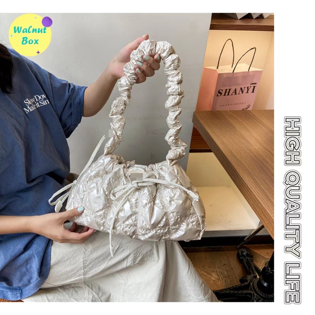 2024 สไตล์ใหม่ Retro Messenger กระเป๋าเวอร์ชั่นเกาหลี Niche Temperament Underarm จีบ Cloud Bag สุภาพสตรีแฟชั่น Commuter Bag