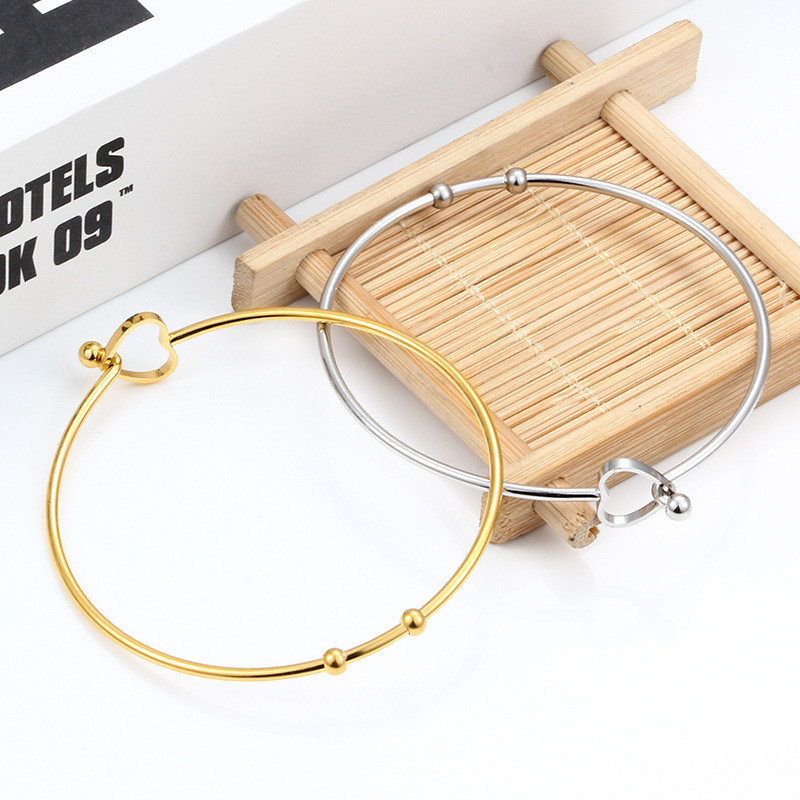 แฟชั่นใหม่ เข็มกลัดข้อมือ และสร้อยข้อมือสำหรับสุภาพสตรี เครื่องประดับหรูกิ้วเก๋