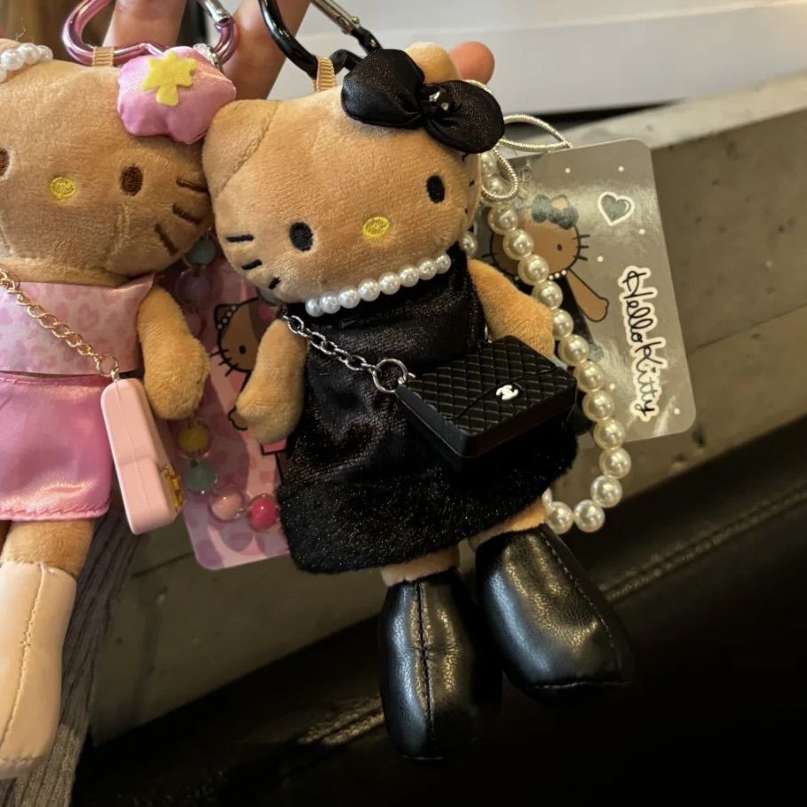 ✨KT จี้กระเป๋าจี้ HelloKitty Chanel สไตล์เลดี้หนังสีดํา Hello Kitty จี้ตุ๊กตาการ์ตูนตุ๊กตาพวงกุญแจหญิง - รูปที่ 2