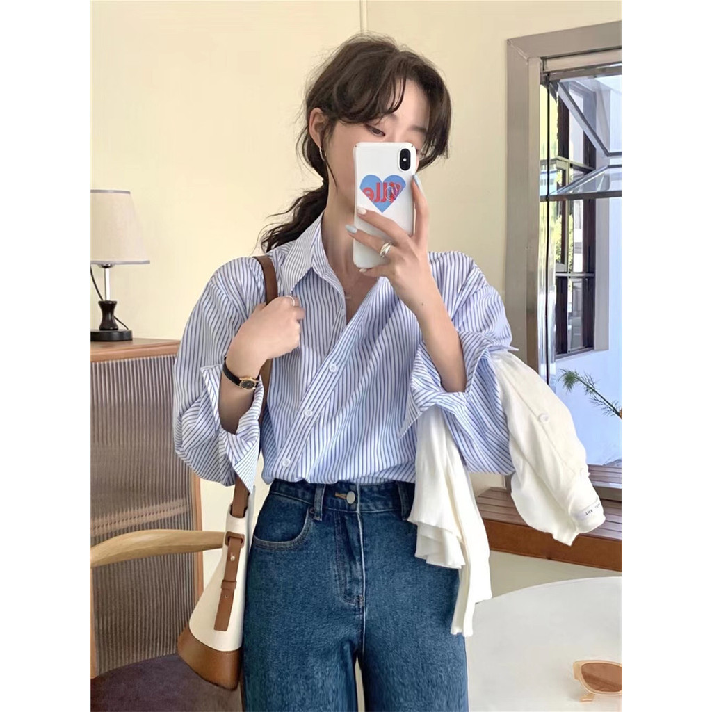 Cuties  แฟชั่นเกาหลี เสื้อเบลาส์แขนยาวลายทาง เสื้อเชิ้ตแขนยาวสีฟ้าผู้หญิง polo คอปกใส่ทำงานสวยๆ สําหรับผู้หญิง w250 ราคา ถูกที่สุด ดีลบีเคเค แกลเลอรีภาพที่ 2