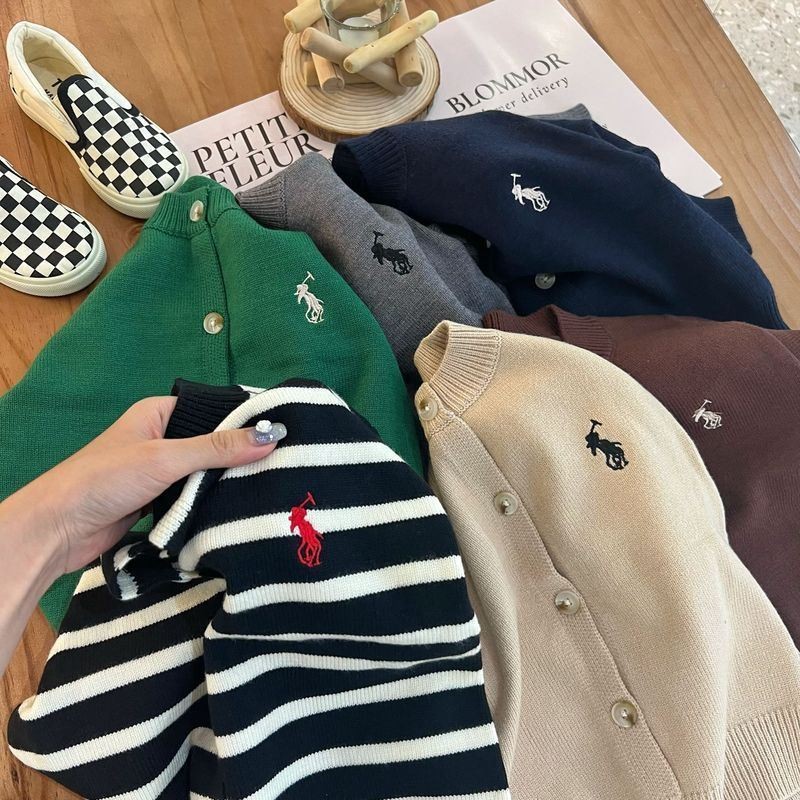เสื้อกันหนาวแขนยาวเด็กชายฤดูใบไม้ร่วงฤดูหนาวแบบใหม่เวอร์ชั่นเกาหลีแฟชั่นคอกลมผ้าฝ้ายแท้ถักการ์ตูนน่ารักปักลายลายลายหล่อลําลองนุ่มสบายอบอุ่นทั้