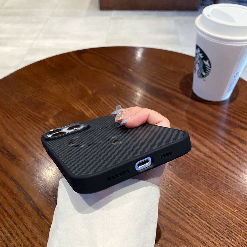 หรูหราคาร์บอนไฟเบอร์เนื้อแม่เหล็กไร้สายชาร์จโทรศัพท์ Case สำหรับ iPhone 16 15 14 13 12 11 Pro Max PLUS โลหะป้องกันกล้องฮาร์ดกันกระแทกปกหลัง - รูปที่ 4