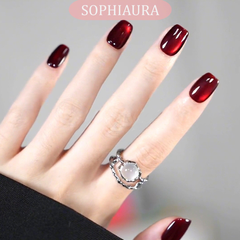 Sophiaura Maroon Red Cat Eye เล็บปลอมสั้นทรงสี่เหลี่ยมเล็บปลอมพร้อมสติกเกอร์กาวกดบนเล็บเล็บปลอมที่ทําด้วยมือ