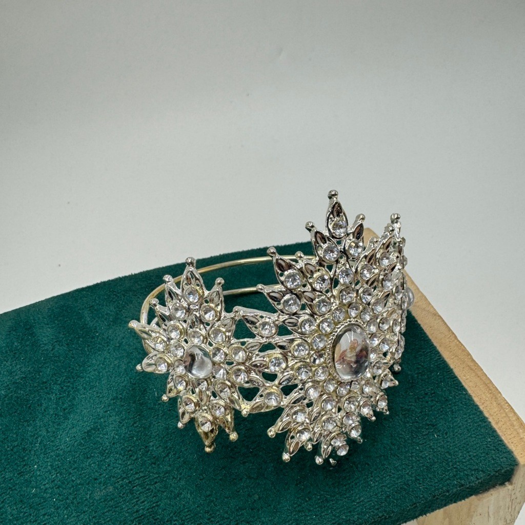 รัดแขน เครื่องประดับชุดไทย ใช้ประดับสวมใส่ชุดไทยในวันเทศกาล ปีใหม่ ลอยกระทง