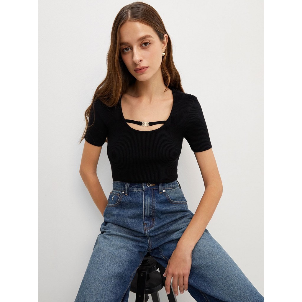 [Pomelo] เสื้อไหมพรมแต่งดีเทลสายคาด / Strap Detail Knitted Top