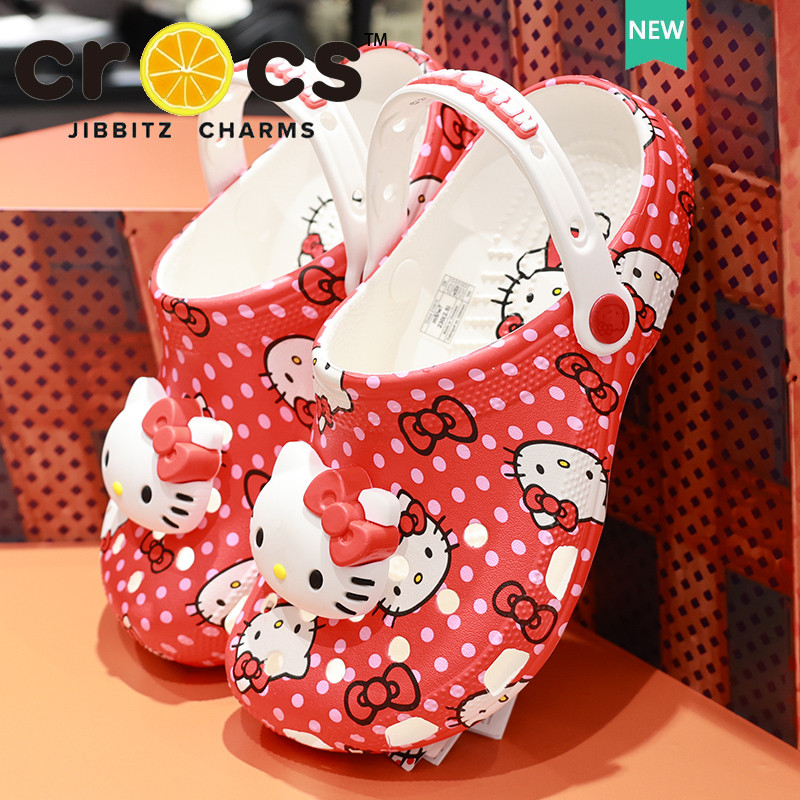 รองเท้า cross แท้  Hello Kitty Red Classic Clog ร้องเท้าหัวโต กันลื่นรองเท้า#210575
