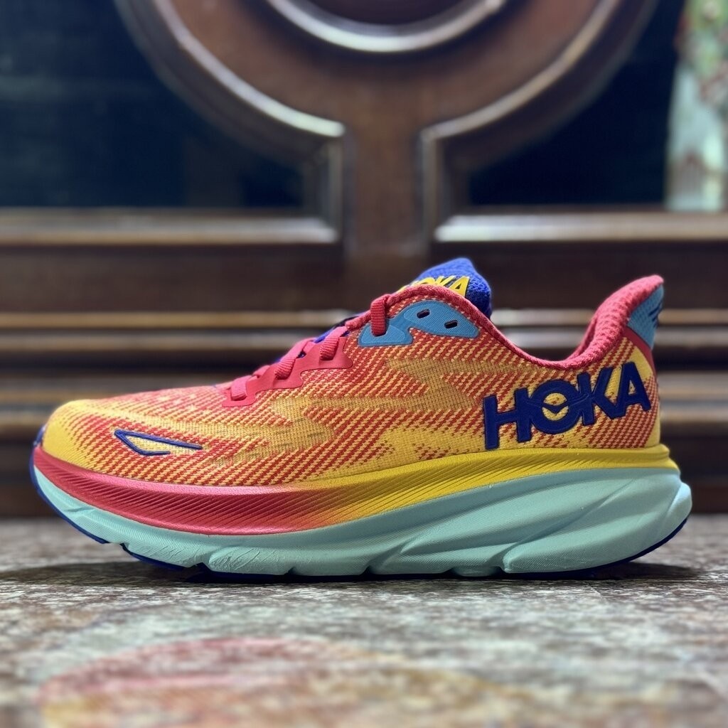 Hoka clifton 9 'cerese' รองเท้าวิ่ง # 2ND มือ (w8us)