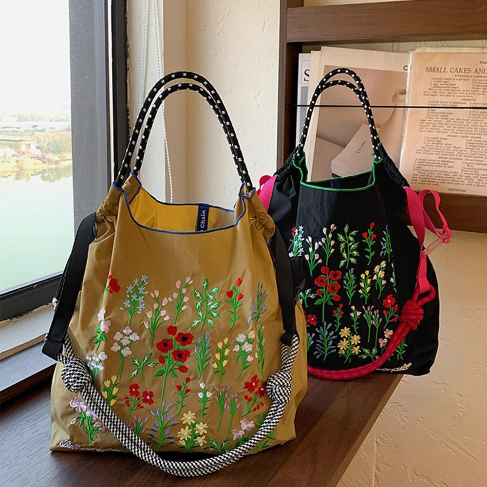 กระเป๋าช้อปปิ้งปักลายดอกไม้ สไตล์ Niche Fashion สะพายอินเทรนด์
