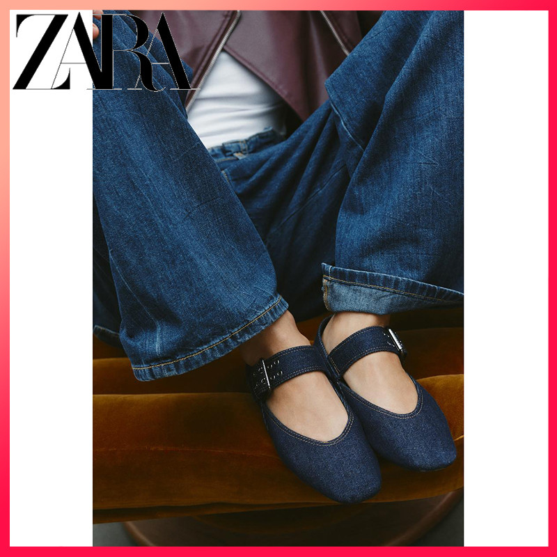 รองเท้าแฟลตแบบบัлเล่ต์สำหรับผู้หญิงจากZARA ออกแบบมาพร้อมหูกระแทกด้านข้างและลายแกะสลักทันสมัย