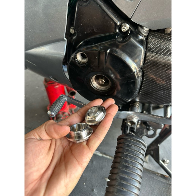 น็อตจานไฟ น็อตอุดจานไฟ หลบตัวประคองข้อเหวี่ยง W-125 หลบข้อเหวี่ยง เฉพาะตัวใหญ่ ได้1 ตัวเท่านั้น