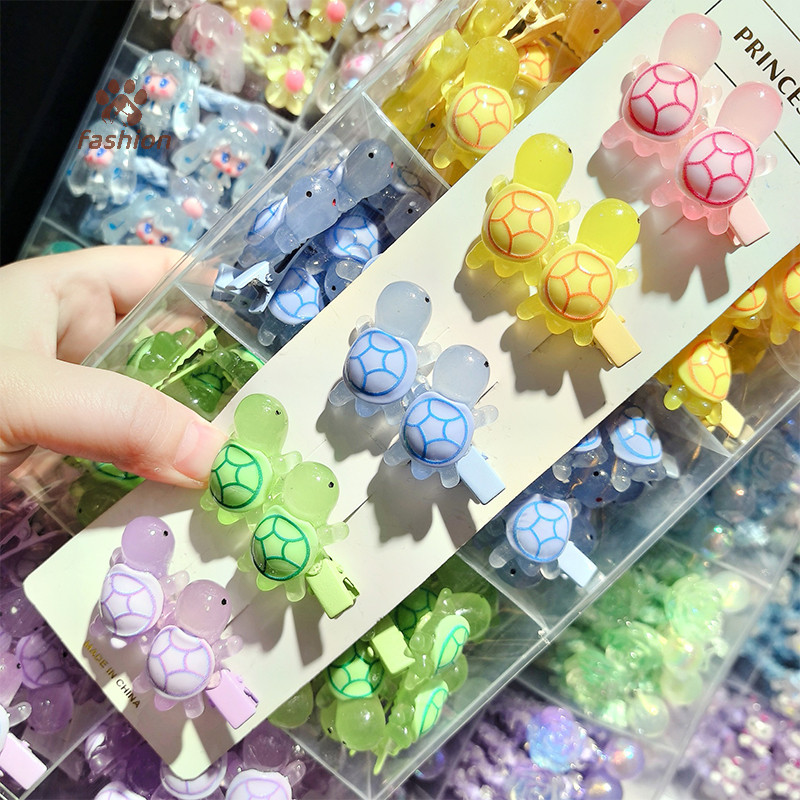 [แฟชั่น] การ์ตูนมินิเต่าเรืองแสงเรซิ่นกิ๊บเรืองแสงในที่มืดสีเต่าผู้หญิงอุปกรณ์ผมตกแต่งเรียบเครื่องประดับ {ไทย}