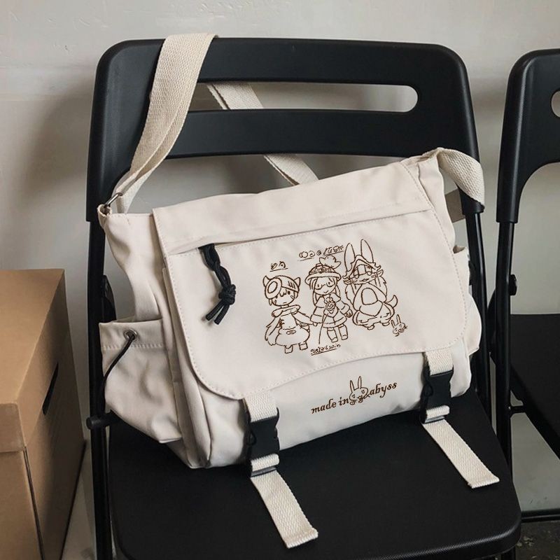 Messenger Bag Made in Abyss สินค้า Nana Billy Kereg กระเป๋านักเรียนนักเรียนกระเป๋าสะพายรถจักรยานยนต์