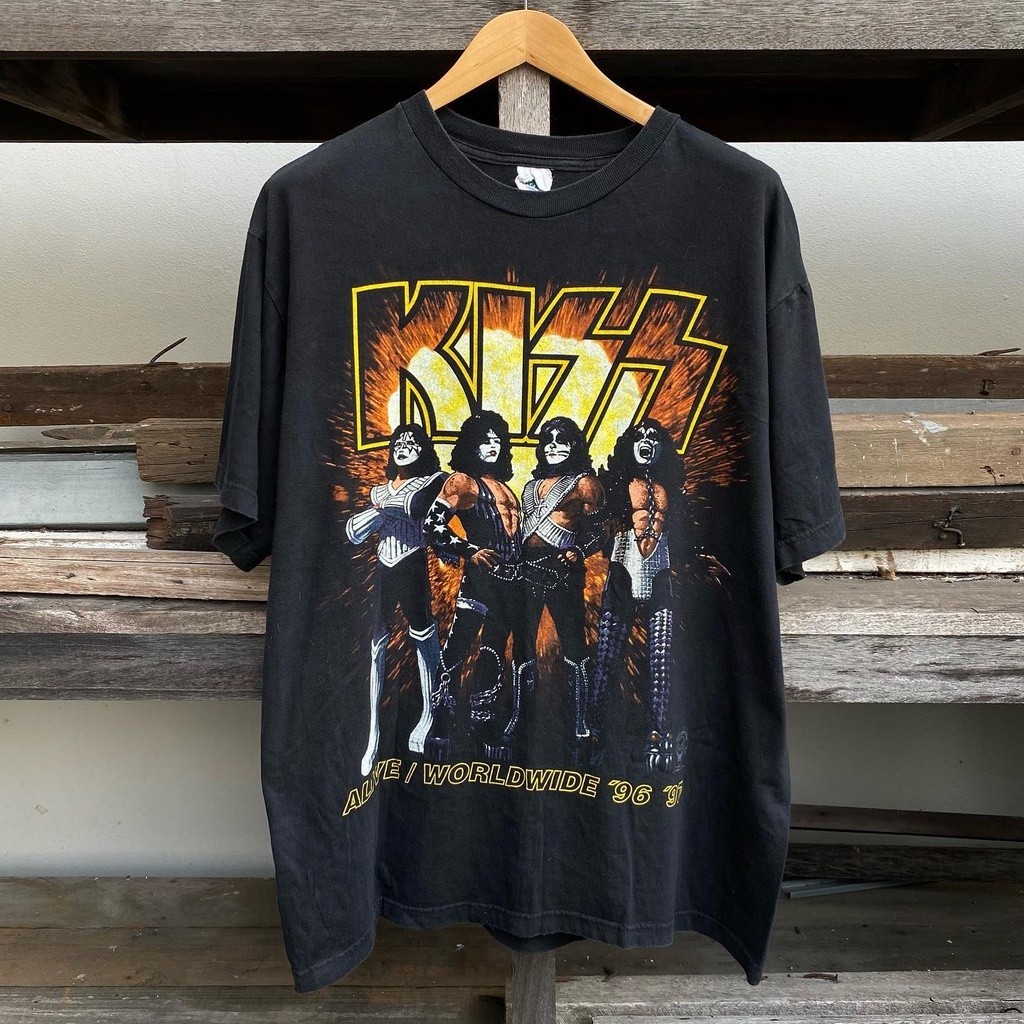 พรีเมี่ยมพิมพ์แขนสั้น KISS วงดนตรีทัวร์วินเทจทำเก่าแขนสั้นเสื้อยืดน้ำหนักปอนด์ เหมาะสำหรับผู้ชายและผู้หญิง เสื้อ