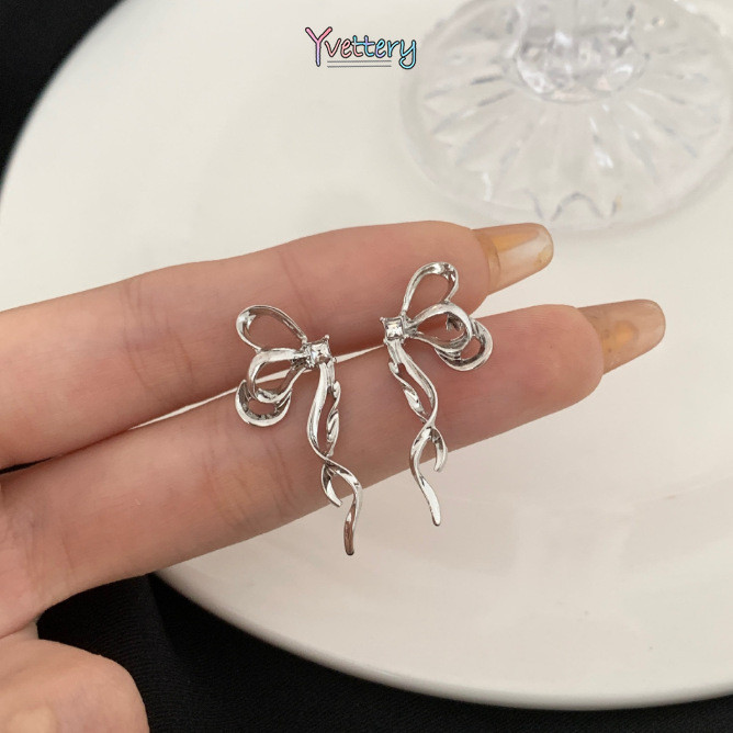ร้านค้าไทย🌸S925 Silver Stitch ต่างหูโบว์เรียบง่ายต่างหูแฟชั่นเปรี้ยวจี๊ดสำหรับสุภาพสตรีต่างหูระดับไฮ