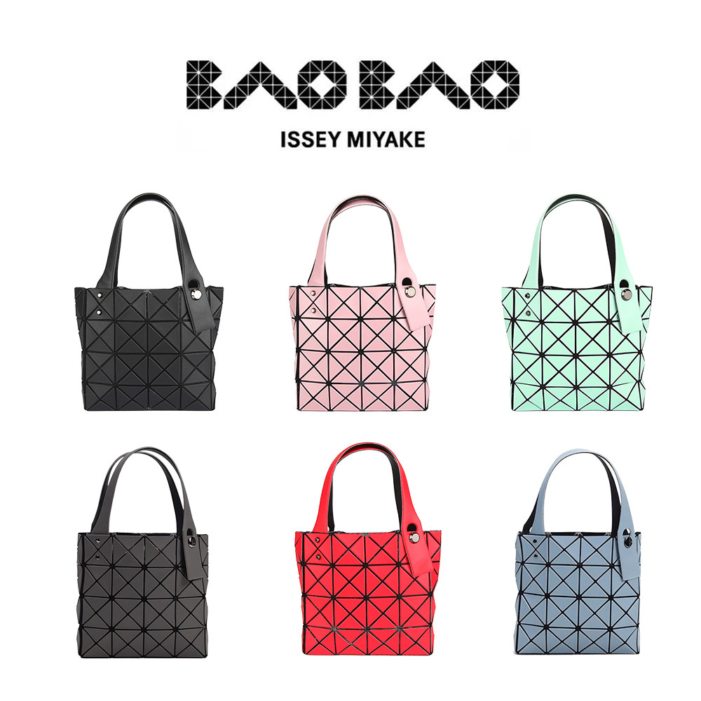 สินค้ามีพร้อมส่งที่ไทย กระเป๋า bao bao แท้ issey miyake 4X4 บล็อคกระเป๋า กระเป๋าถือ