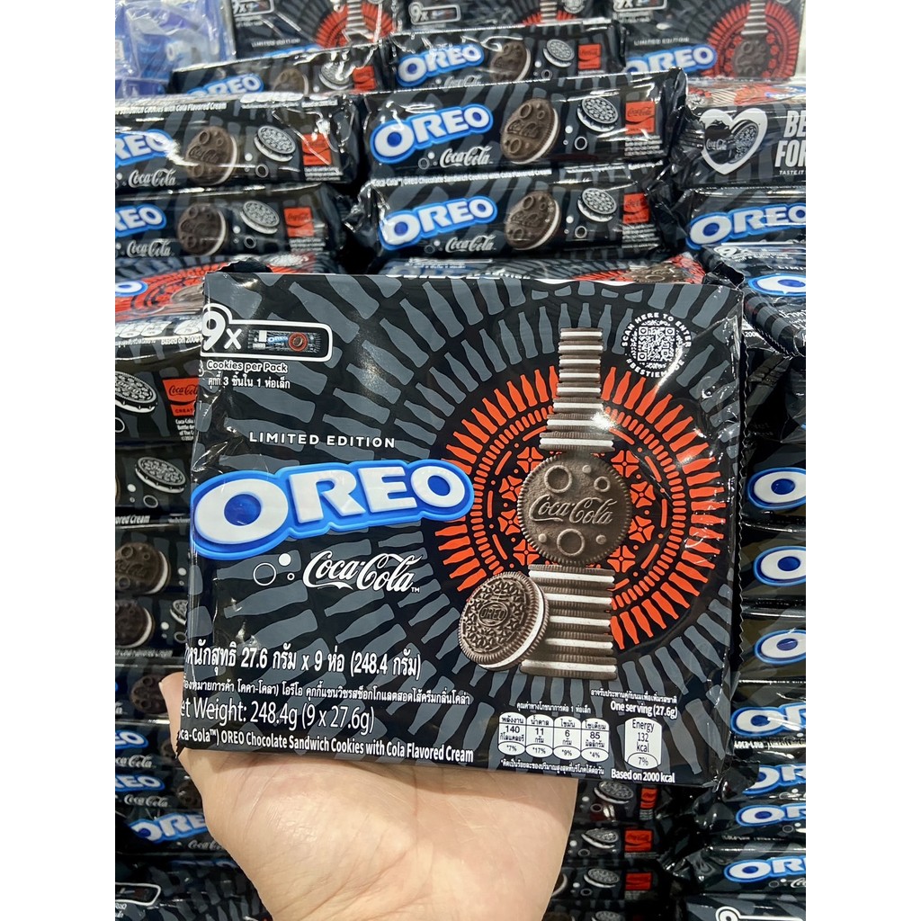 (พร้อมส่งขนมอร่อย ราคาถูก) (COCA-COLA) Oreo โอรีโอ คุกกี้แซนวิซรสช็อกโกแลตสอดไส้ครีมกลิ่นโคล่า 248.4 กรัม (9x27.6กรัม)