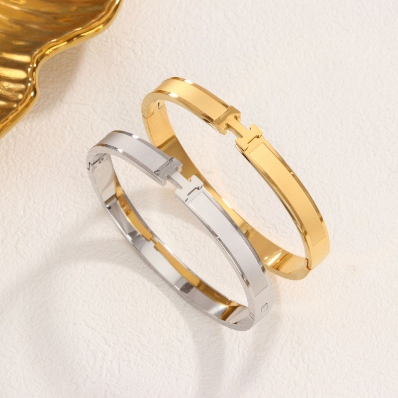 สร้อยข้อมือแบบตัวอักษร H เคลือบทอง 18K สไตล์ยุโรป-อเมริกัน ใหม่ มาพร้อมเอกลักษณ์เฉพาะตัว