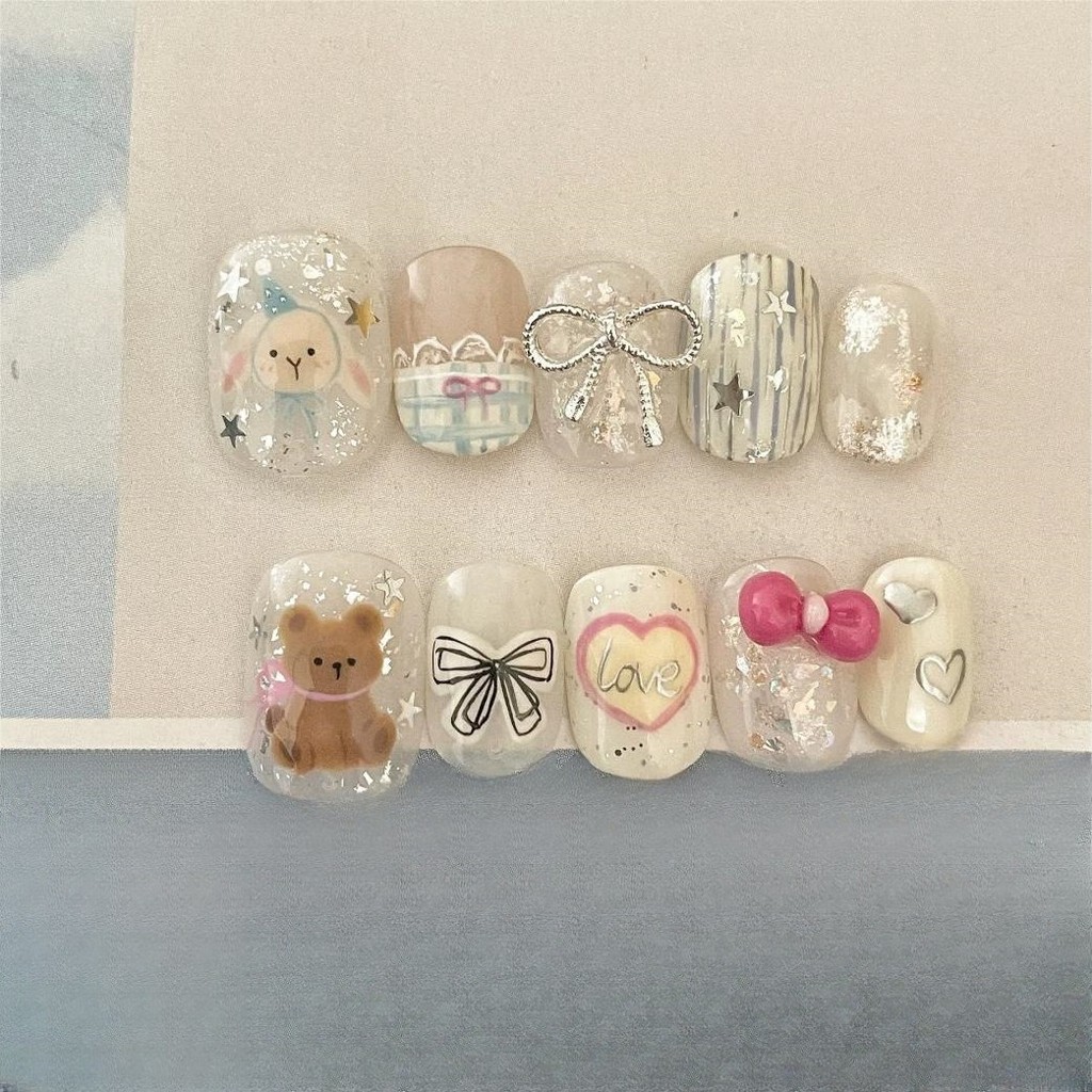 ฤดูร้อน Sweetheart Handmade สวมใส่เล็บ Bright Glitter มือวาดการ์ตูนน่ารักสั้นเล็บปลอม Bowknot Love Bear ขอบลูกไม้หวานเซ็กซี่กดบนเล็บ
