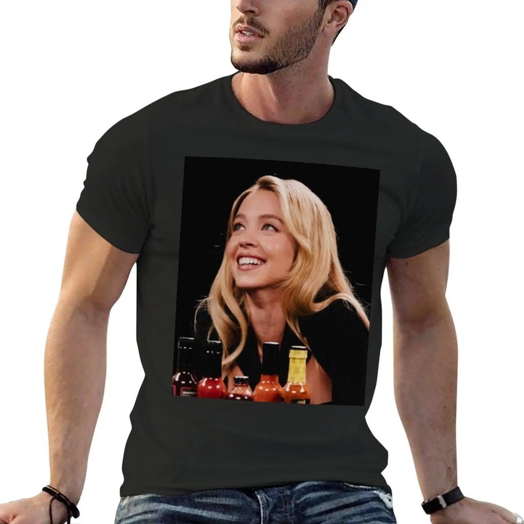 COD Sydney Sweeney เสื้อยืดกราฟิกเสื้อยืดแร็ปเปอร์กราฟิกเสื้อยืดออกแบบศุลกากรขนาดพิเศษสำหรับผู้ชาย