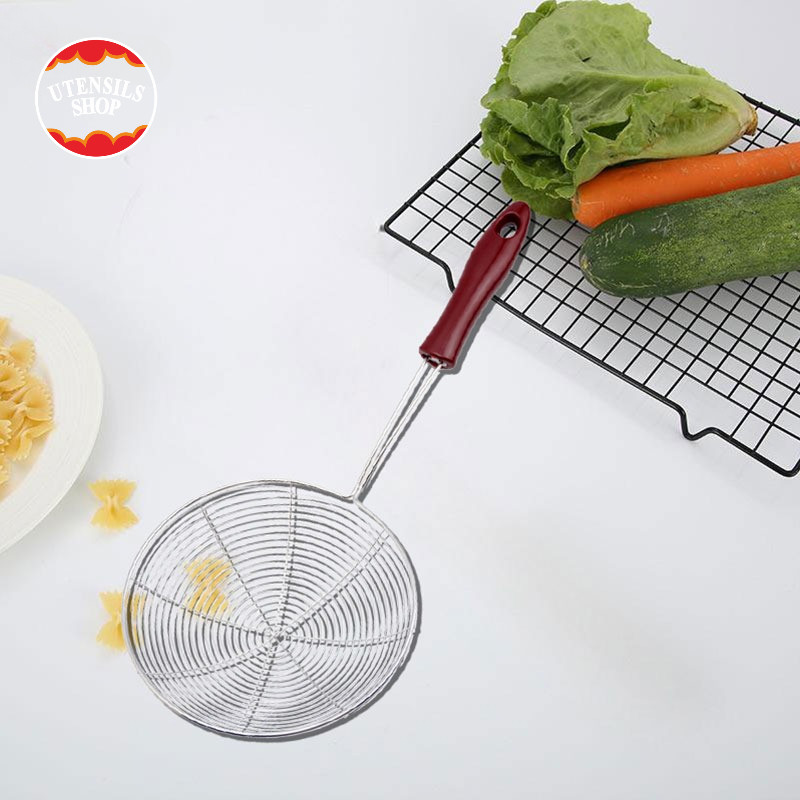 UTENSILS ตะกร้อลวกเส้น ที่ลวกก๋วยเตี๋ยว กระชอนลวกสแตนเลสด้ามไม้อย่างดี ด้ามแดง 14/16/18/20/22ซม