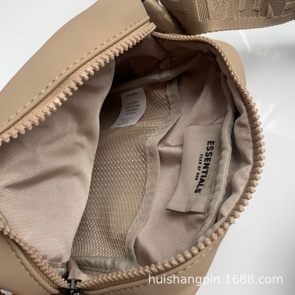 Fog Messenger Bag ESSENTIALS กระเป๋าสะพายไหล่ผู้ชายกระเป๋าโทรศัพท์มือถือ