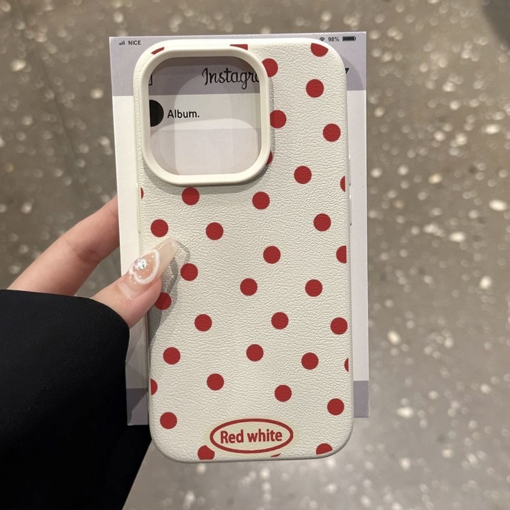 Simple Premium Red Polka Dot IPhone Case สําหรับ 7/8 Plus 14/13promax 12/11 เนื้อหลุมขนาดใหญ่ Drop resistance iPhone15 Soft Case XR/xs Paint
