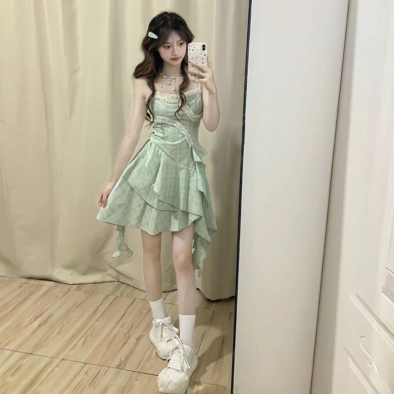 จุด Moyi Yixiu สไตล์หวานและเผ็ดเสื้อท่อนบนไม่สม่ำเสมอกระโปรงแขวนผู้หญิงฤดูร้อนสไตล์ใหม่มิ้นท์สีเขียวริมทะเลสไตล์วันหยุดกระโปรงยาวปานกลาง Z