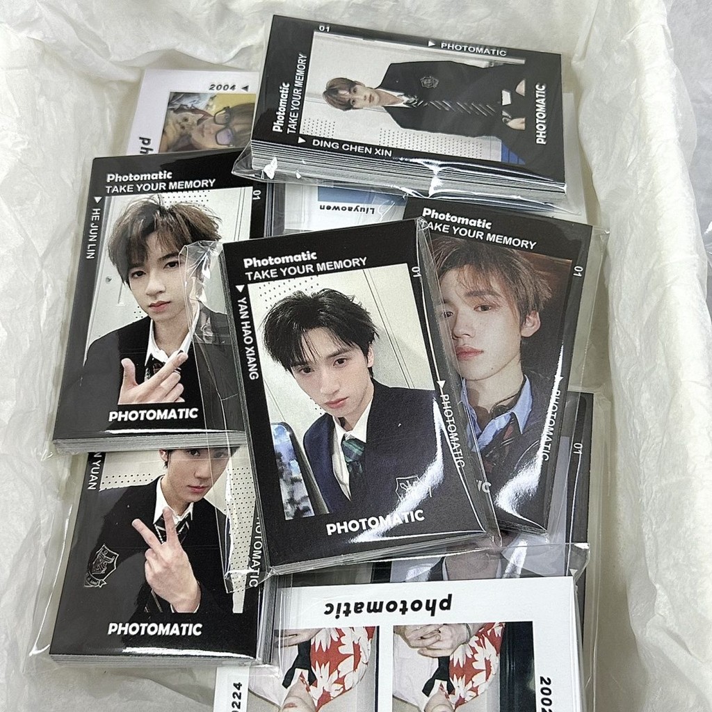 TNT Era Youth League One Palace Ge เสื้อผ้าของขวัญการ์ดที่ระลึก TNT Era Youth League One Palace Ge เ