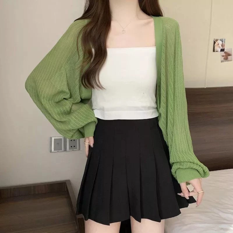 เสื้อคาร์ดิแกนถักสั้นผู้หญิงสไตล์ใหม่ สวมใส่แล้วดูเรียบหรูและทันสมัย