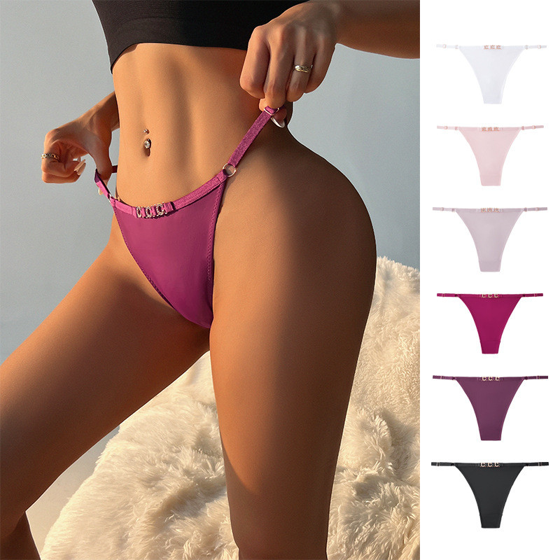 กางเกงในสตรีแบบ T-Pants ทรงเรียบหรู แต่เซ็กซี่ พร้อมลวดลายโลหะ C-Ring ระบายอากาศได้ดี และช่วยยกสะโพก TRAC