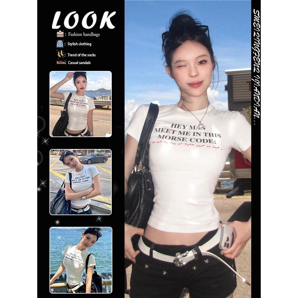 เสื้อยืดแขนสั้นคอวีสีขาวสไตล์อเมริกันสุดเซ็กซี่สำหรับผู้หญิง ทรงเข้ารูปพอดีตัว เหมาะสำหรับฤดูร้อน เนื้อผ้าบางเบา สวมใส่ส