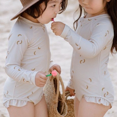 ชุดว่ายน้ําเด็กผู้หญิง (ชุดว่ายน้ํา + หมวกว่ายน้ํา) ชุดว่ายน้ําแขนยาวแห้งเร็วชายหาดกันแดดลูกไม้ดอกไม้