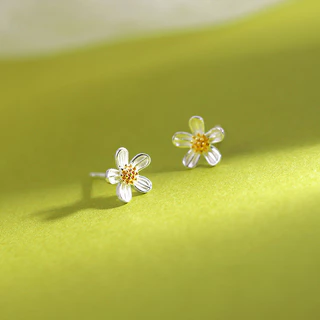Daisy Hoop ต่างหูสําหรับผู้หญิงดอกไม้งานแต่งงาน Hypoallergenic ต่างหูเจ้าสาวแฟชั่นหูหัวเข็มขัดต่างหูชุบเงินเครื่องประดับ