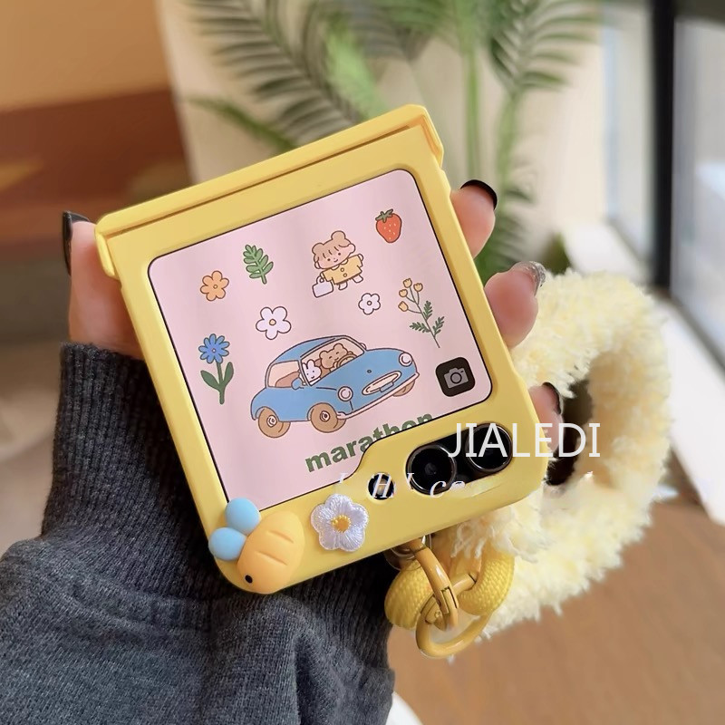 Luken สร้อยข้อมือตุ๊กตาน่ารัก Bee บานพับเคสโทรศัพท์สําหรับ Samsung Galaxy Z Flip 5 6 flip6 zflip5 ฝาครอบ