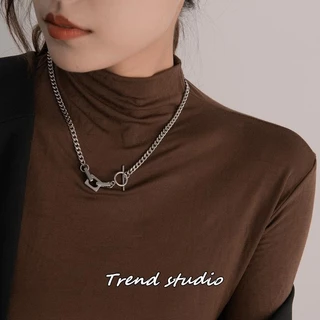 สร้อยคอองค์ประกอบประกบโซ่สี่เหลี่ยมที่ทันสมัยโดยใช้การออกแบบล็อค OT สวมใส่ง่ายและแปลกใหม่ คอลเลกชันสร้อยคอที่ไม่ซีดจาง.