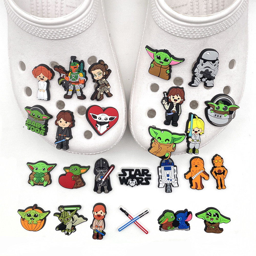Star Wars Series crocs รองเท้าหัวเข็มขัด DIY Hole รองเท้าอุปกรณ์เสริมตกแต่งรองเท้าหัวเข็มขัดรองเท้าแตะรองเท้าพื้นเมือง crocs ที่ไม่ซ้ํากันสร้างสรรค์ของขวัญ Carlocs รองเท้า