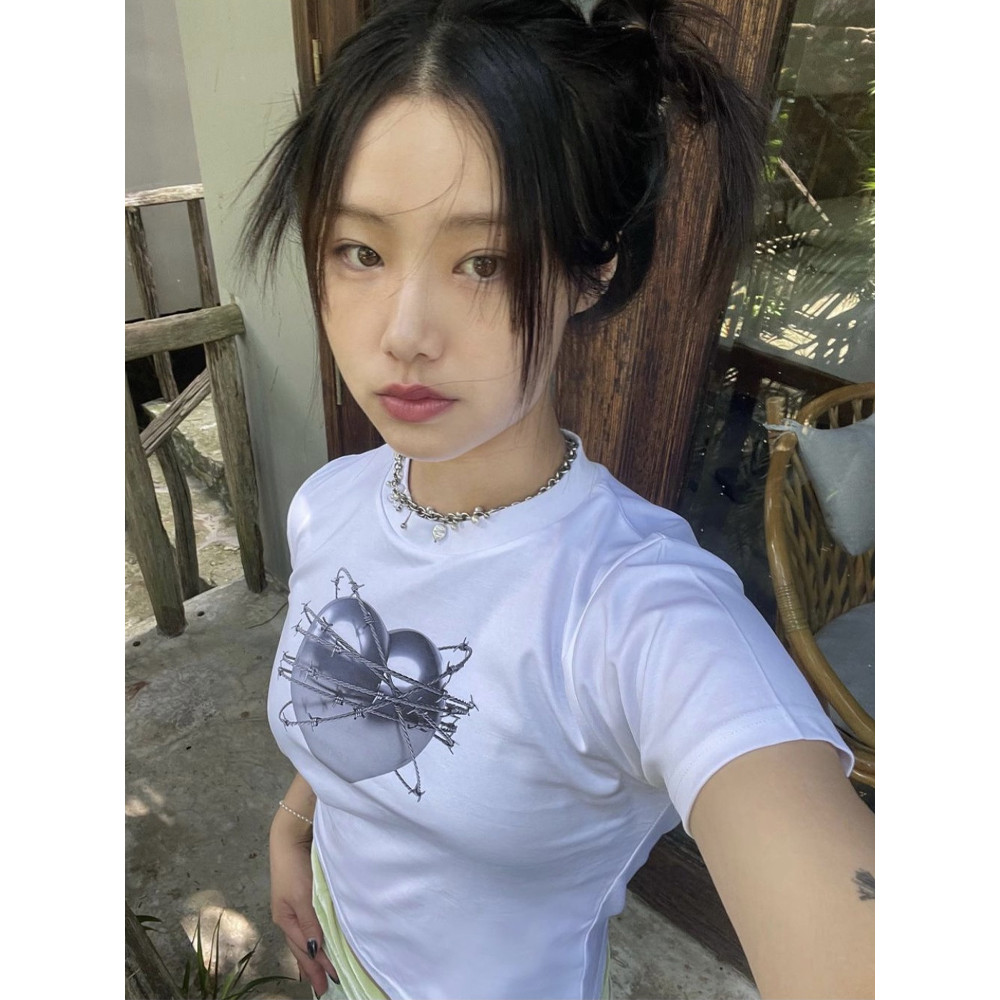 (จัดส่งตลอด 24 ชั่วโมง）OOOK Official เสื้อยืดแขนสั้นผู้หญิงสไตล์อเมริกัน ลายหัวใจโลหะ แฟชั่นผู้หญิงยุค Y2K ผ้าฝ้ายแท้