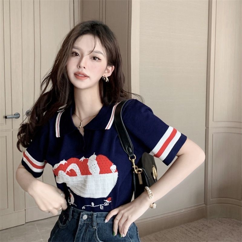 เสื้อยืดแขนสั้นเปิดไหล่ผู้หญิงเสื้อโปโลดีไซน์เฉพาะกลุ่มเสื้อสั้นเก๋สไตล์ฝรั่งเศส
