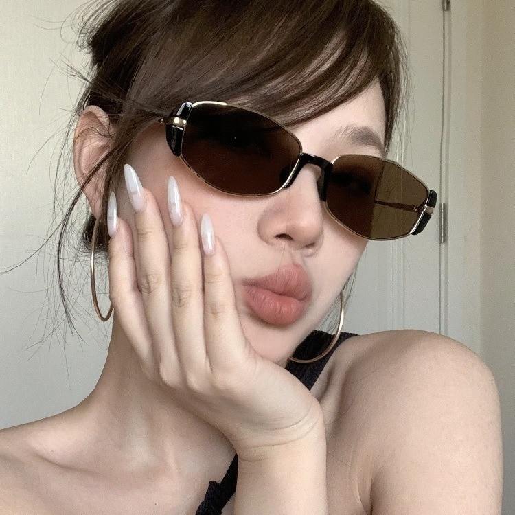 แฟชั่นผู้หญิง Retro Cat Eye แว่นกันแดดกรอบเล็ก