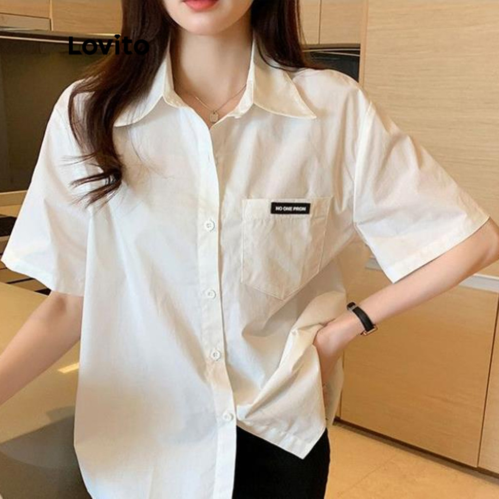 Lovito เสื้อเบลาส์ลำลอง มีกระเป๋าเหรียญ สำหรับสตรี LNE15042 (สีขาว)